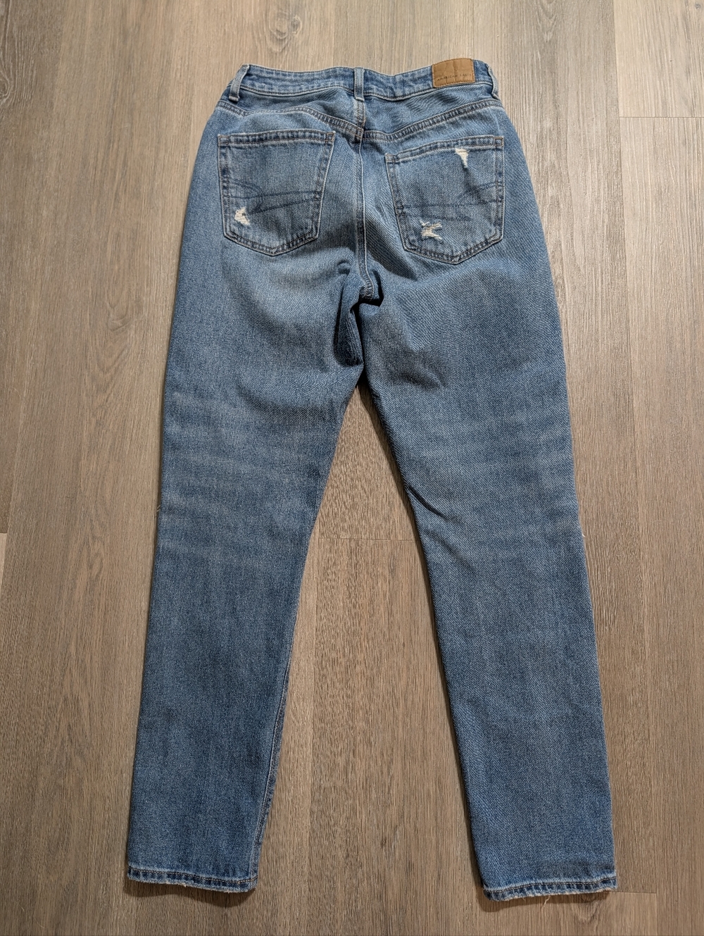 American Eagle Outfitters Blue Distressed Mom Jeans - 2 - Preloved - Picture 6 of 7